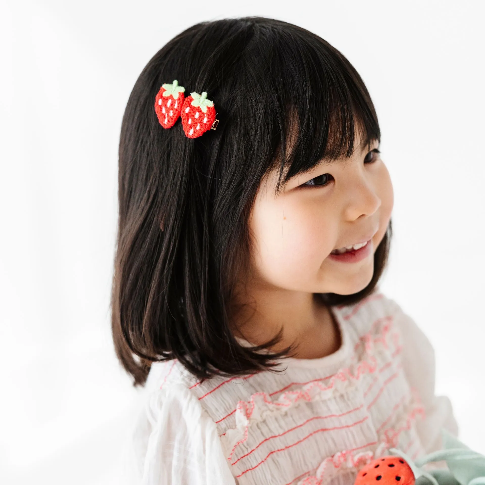 2PK NOVELTY CLIPS: crochet red strawberry