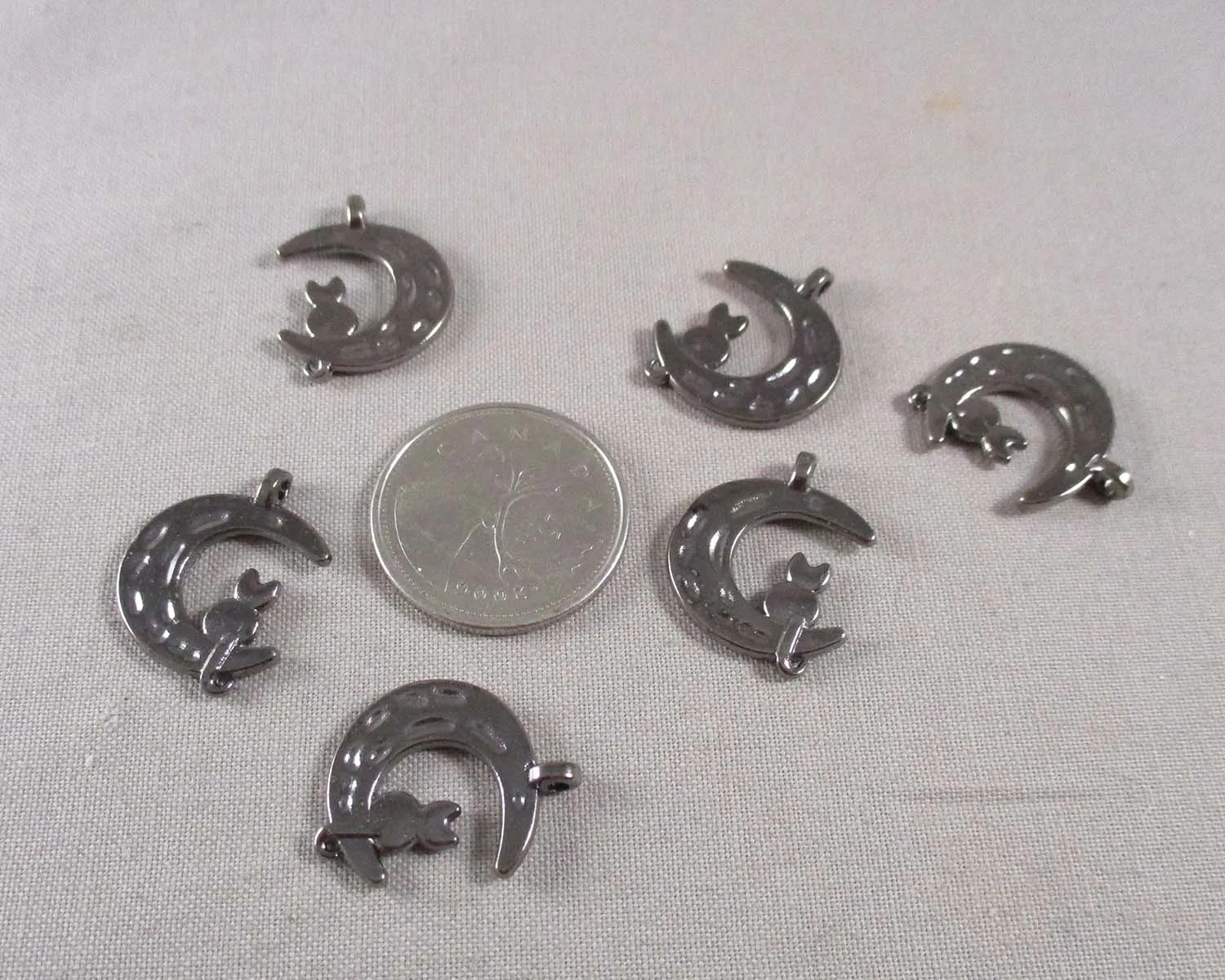 60% OFF!! Cat in Moon Charm Gun Metal Tone 6pcs (0285)